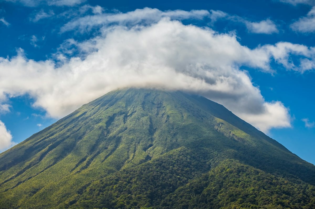 La naturaleza se abre camino, Volcán Arenal, Costa Rica